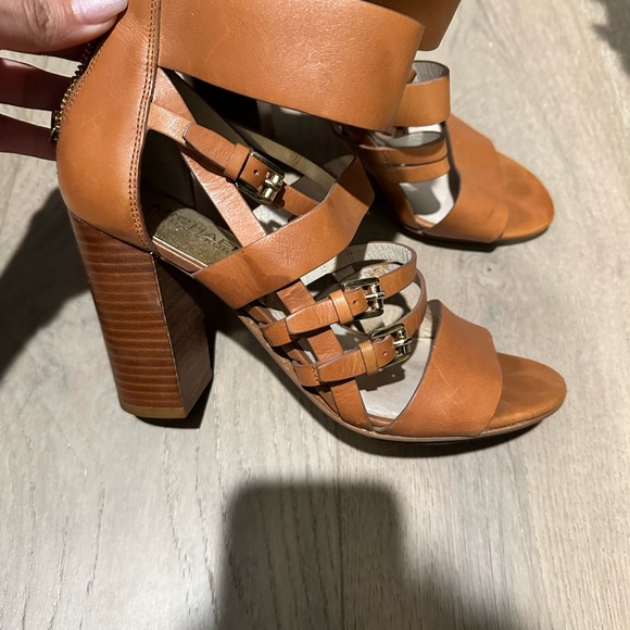 Michael Kors chunky heel - Picture 2 of 7